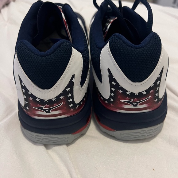 Wave Lighting Z3 Women’s Volleyball shoes - Picture 3 of 6